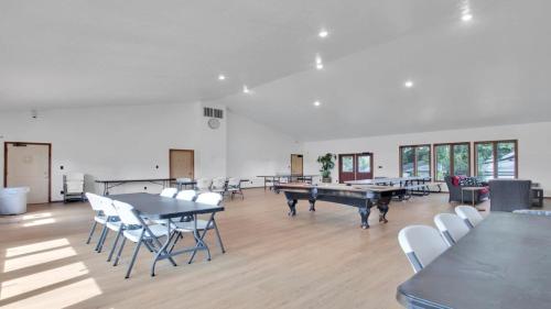 Modern 4BR House in Bloomington