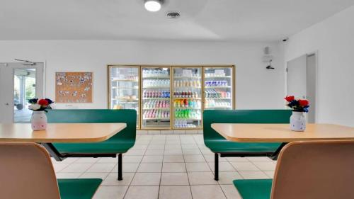 Modern 4BR House in Bloomington