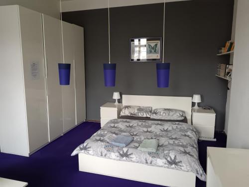 Private bedroom near Alexanderplatz in Sharing Apartment, Berlín (foto 8)