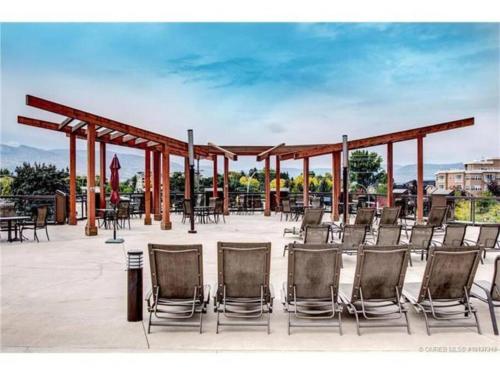 Upscale Resort Stay! Private+Peaceful on Creekside in Kelowna, Canada