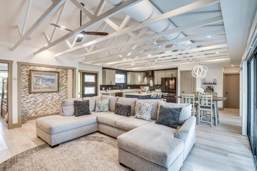 Canal-Front Palm Coast Home Dock and Outdoor Pool! in Palm Coast, USA