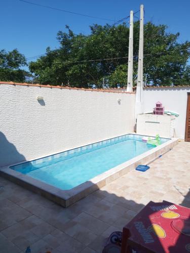 Casa de praia com piscina na entrada de Peruibe