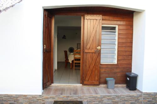 Entrada, Villa Le Gommier, 2 ch 4 Pers-Terrasse et jardin au Moule in Le Moule