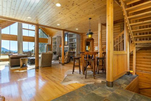 Westover Lodge in Old Fort, USA