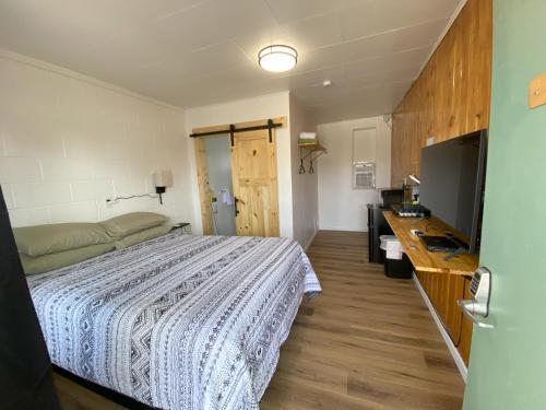 1 queen bed