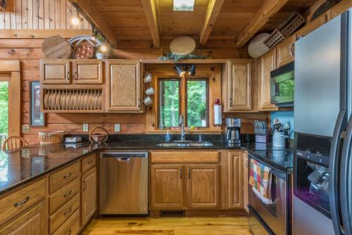 Shadow Ridge Retreat Pet Friendly and Views in Fletcher, USA