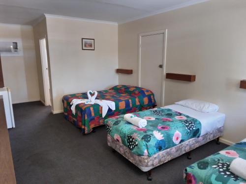 Austral Inn Room Type - Family Room with Shower