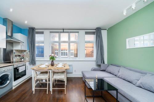 Soho Apartments F2, London (photo 4)