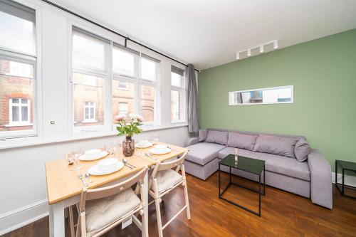Soho Apartments F2 - image 8