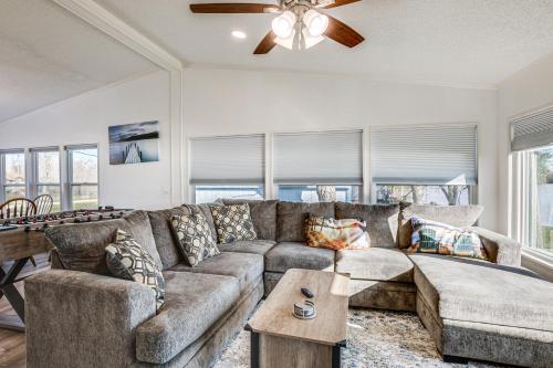 Waterfront Trinity Vacation Rental with Hot Tub! in Riverside, USA