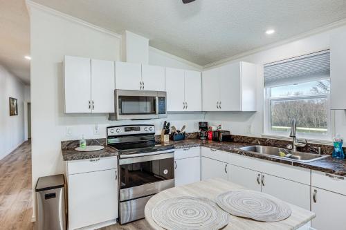 Waterfront Trinity Vacation Rental with Hot Tub! in Riverside, USA