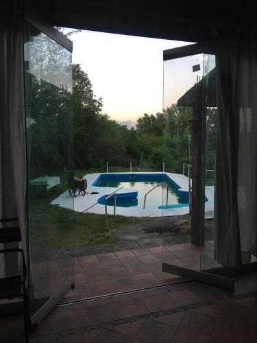 Casa Villa Carlos Paz con pileta frente al río - image 4