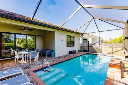DISCOUNTED!! - Portofino Blue - Stunning! Less Than 2 Miles To The Beach!