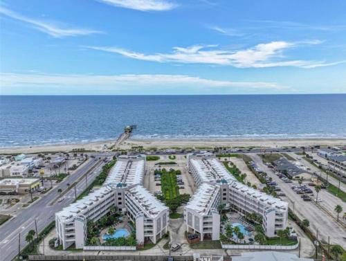 Beautiful Newly Renovated Beachfront Condo At Casa Del Mars - Galveston, TX