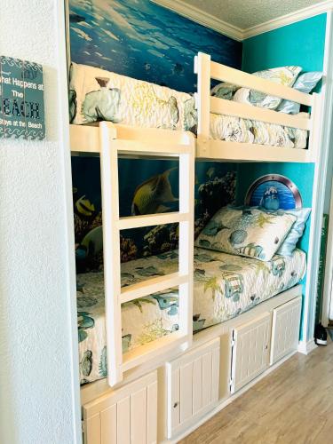 Beautiful newly renovated beachfront condo at Casa Del Mars in Galveston, USA