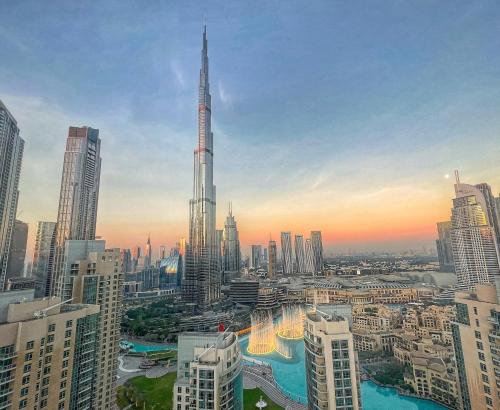 Prestige Living 2BR with Full Burj Khalifa and Fountain View by Auberge, Dubai