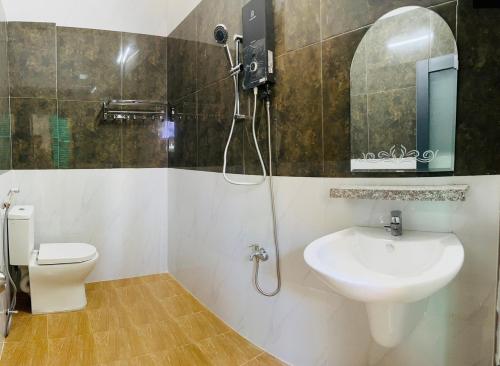 room detail thumbnail 2