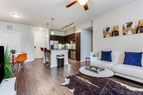 2BR Modern SoCo CozySuites w 2 Pools #10 - Apartment - Austin