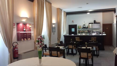 Shared lounge/TV area, Hotel Due Colonne in Cagliari