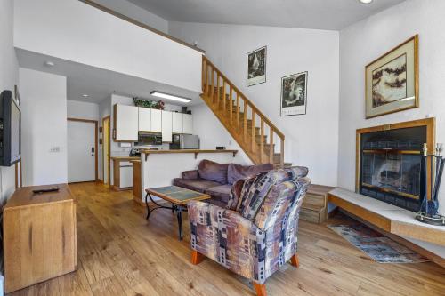 Sierra Cabin Condo – Sun Meadows 1 BedroomLoft condo thumb 4