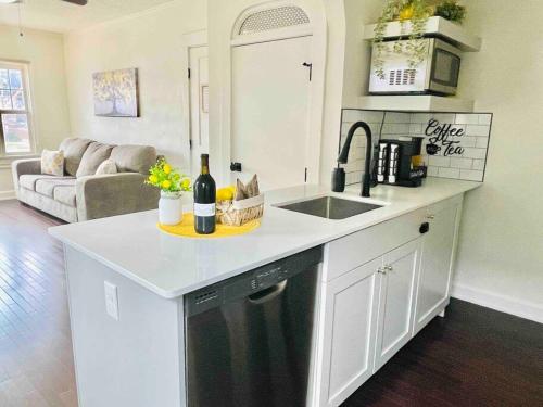 Lady Madonna Citra Flat near Tracy Aviary