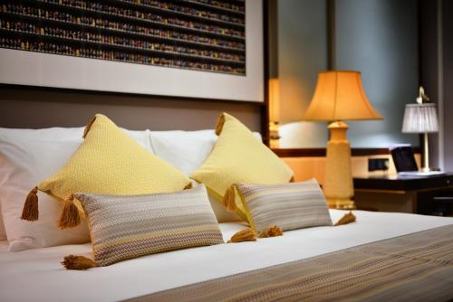 Balcony Executive Suite image 3