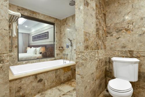 Balcony Junior Suite image 6