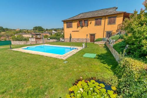  Charming Chalet in San Juan de la Mata with Shared Pool, Unterkunft in San Juan de la Mata