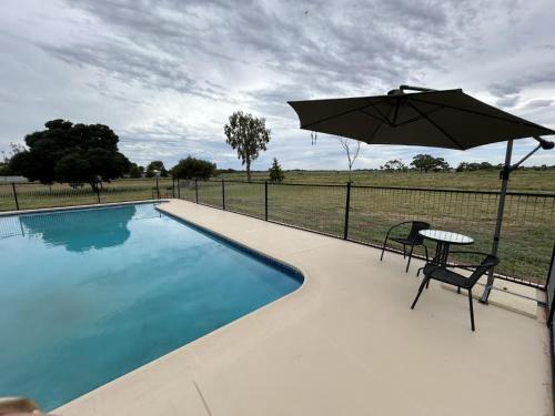 مسبح, Happy Wanderer Motel Lake Boga ON THE LAKE WITH LAKE VIEWS in Lake Boga