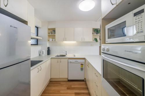 Windward 4, 3 bedroom unit ocean front, Mooloolaba (photo 5)