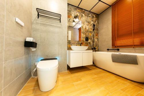 room detail thumbnail 2