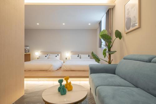 2 double beds