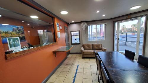 Corcoran Country Inn - image 14