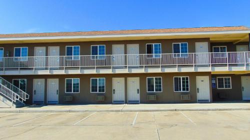 Corcoran Country Inn - image 3