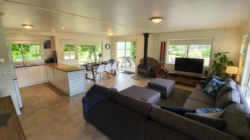 Feathertop Views and Barn