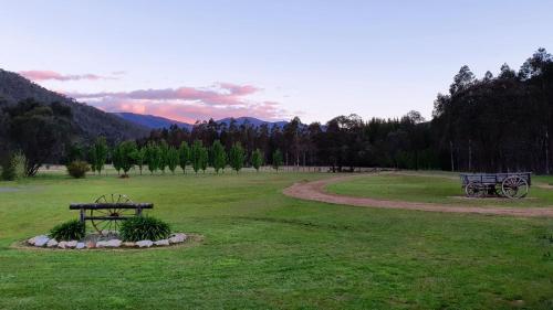 Feathertop Views and Barn