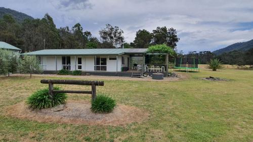 Feathertop Views and Barn