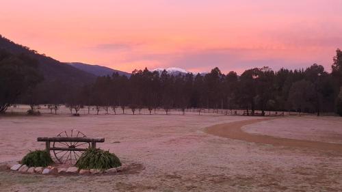 Feathertop Views and Barn