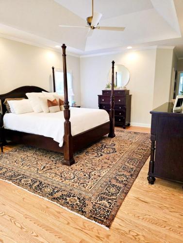 Elegant Stonegate Home Masters Rental in Martinez, USA