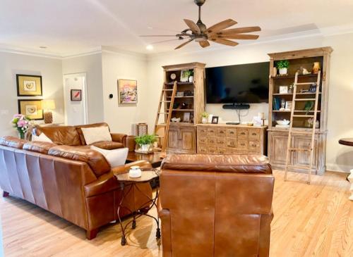 Elegant Stonegate Home Masters Rental in Martinez, USA