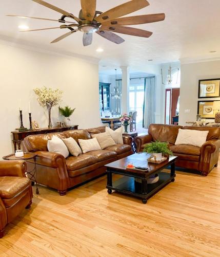 Elegant Stonegate Home Masters Rental in Martinez, USA