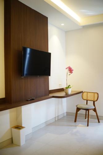 Deluxe King Room image 5