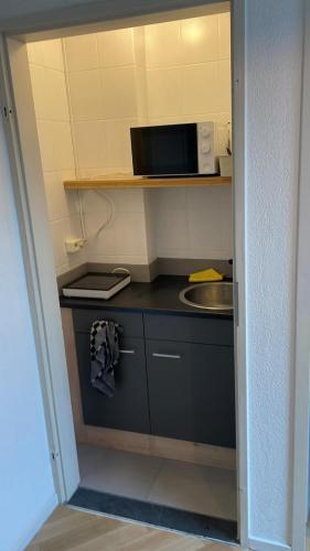  Guesthouse at the Amstel river with 2BR 2BA and garden in Amstelveen