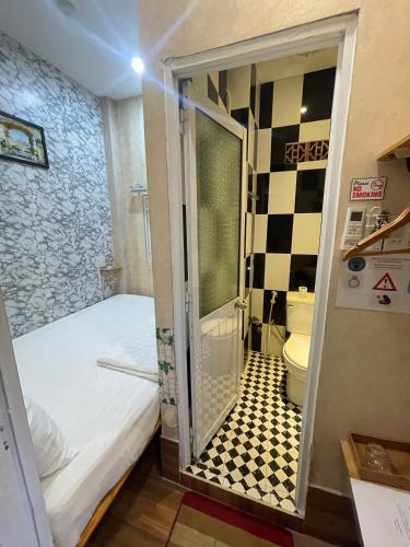 Economy Double Room image 3