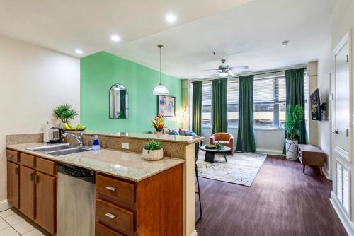 Spacious Modern Condos near French Quarter - 주방