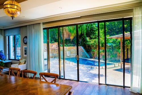 Luxury Harbour View Home in Rose Bay
