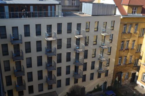 Aparthotel Austria Suites - image 2