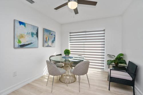 Blue Door Duplex Renovated Parking and Designed in Cutler Bay, USA