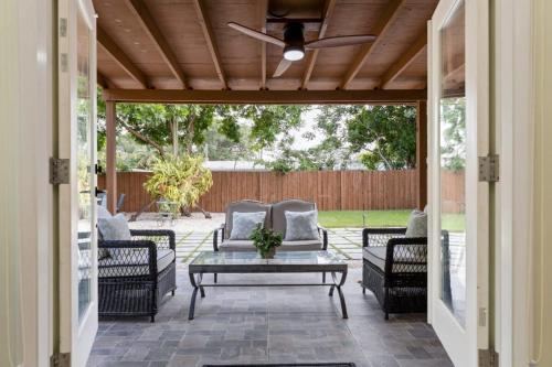 Wicker & Wine - Location Hot Tub & Gated Yard in Fort Lauderdale, USA