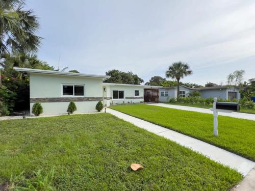 Wicker & Wine - Location Hot Tub & Gated Yard in Fort Lauderdale, USA